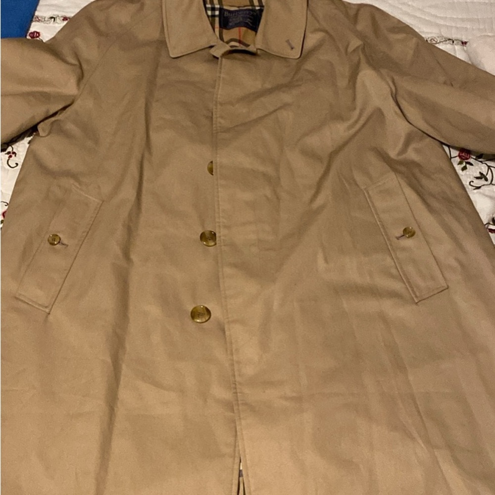 Burberry Classic Beige Trench Coat for Men